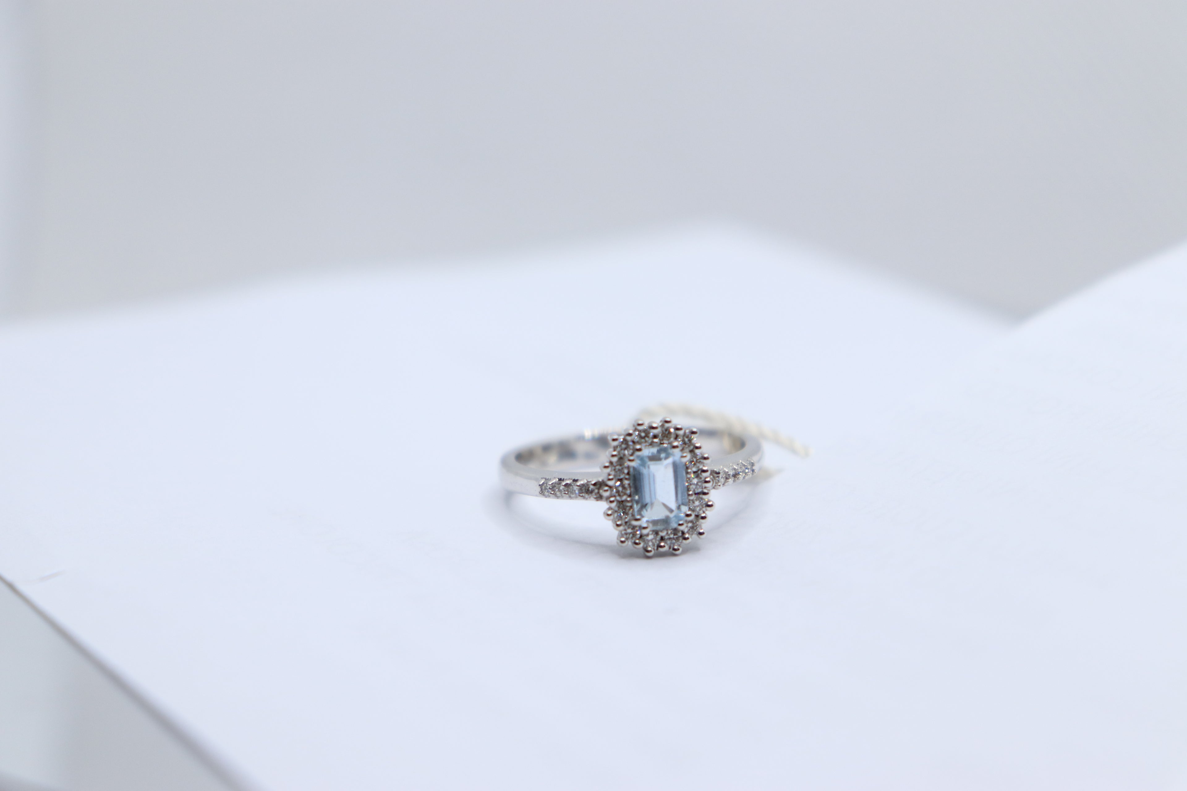 Anello con Acquamarina e Diamanti