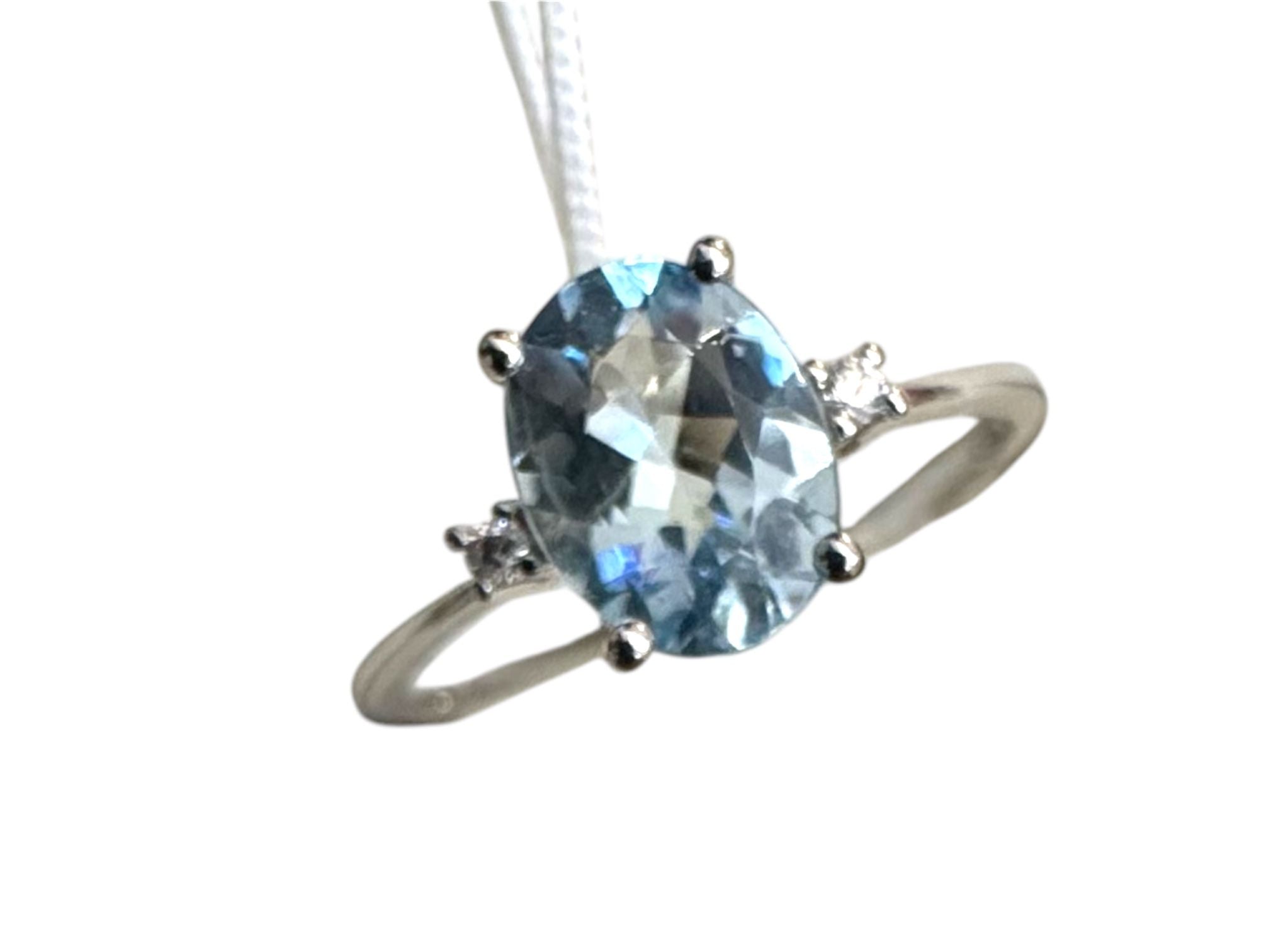 Anello con Acquamarina e diamanti