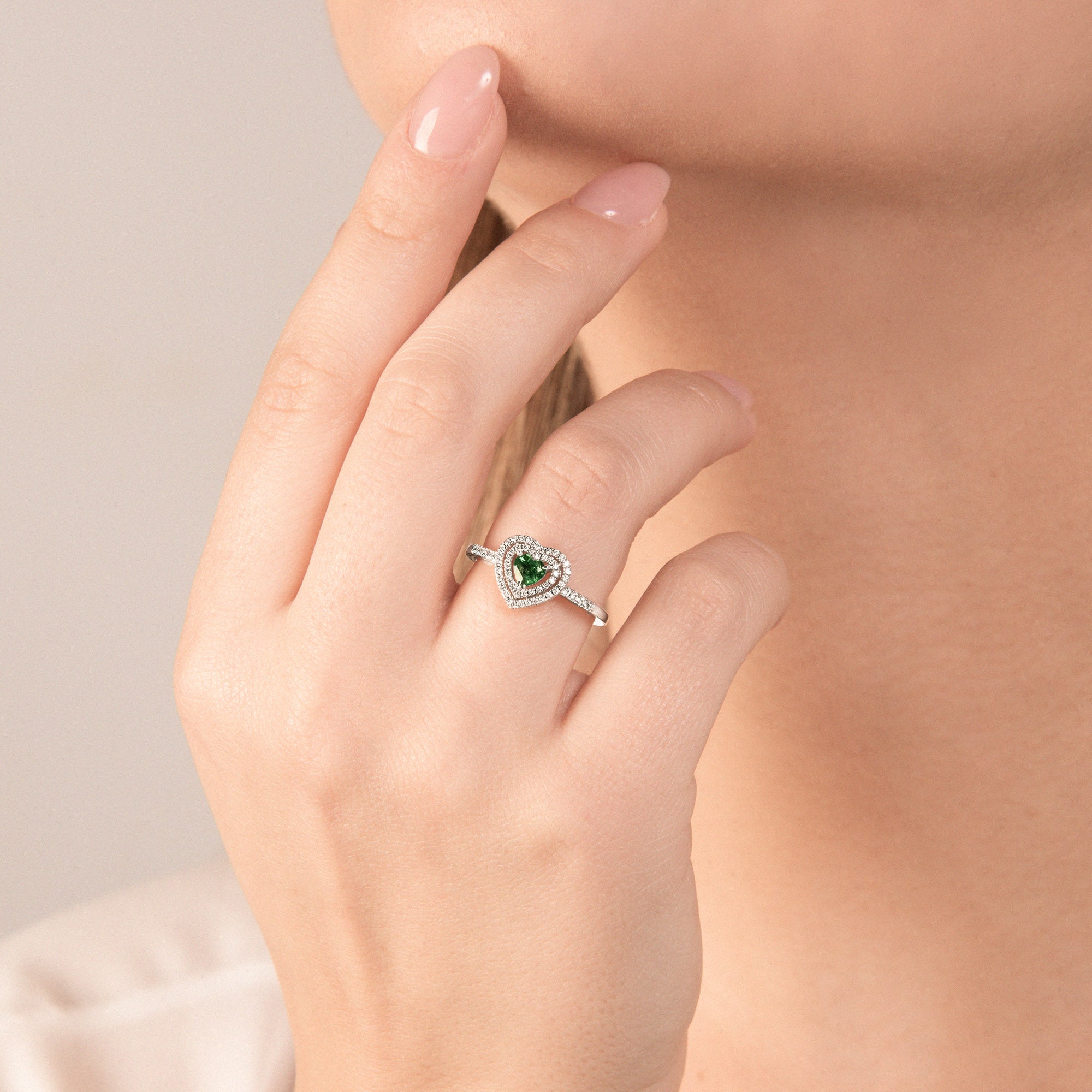 Anello Cuore con Smeraldo e Diamanti