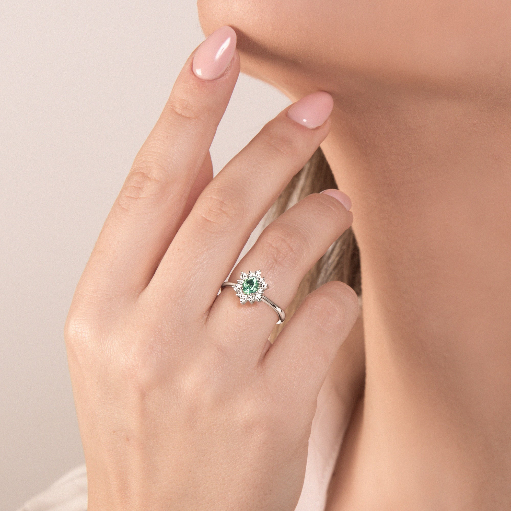 Anello con Smeraldo e Diamanti