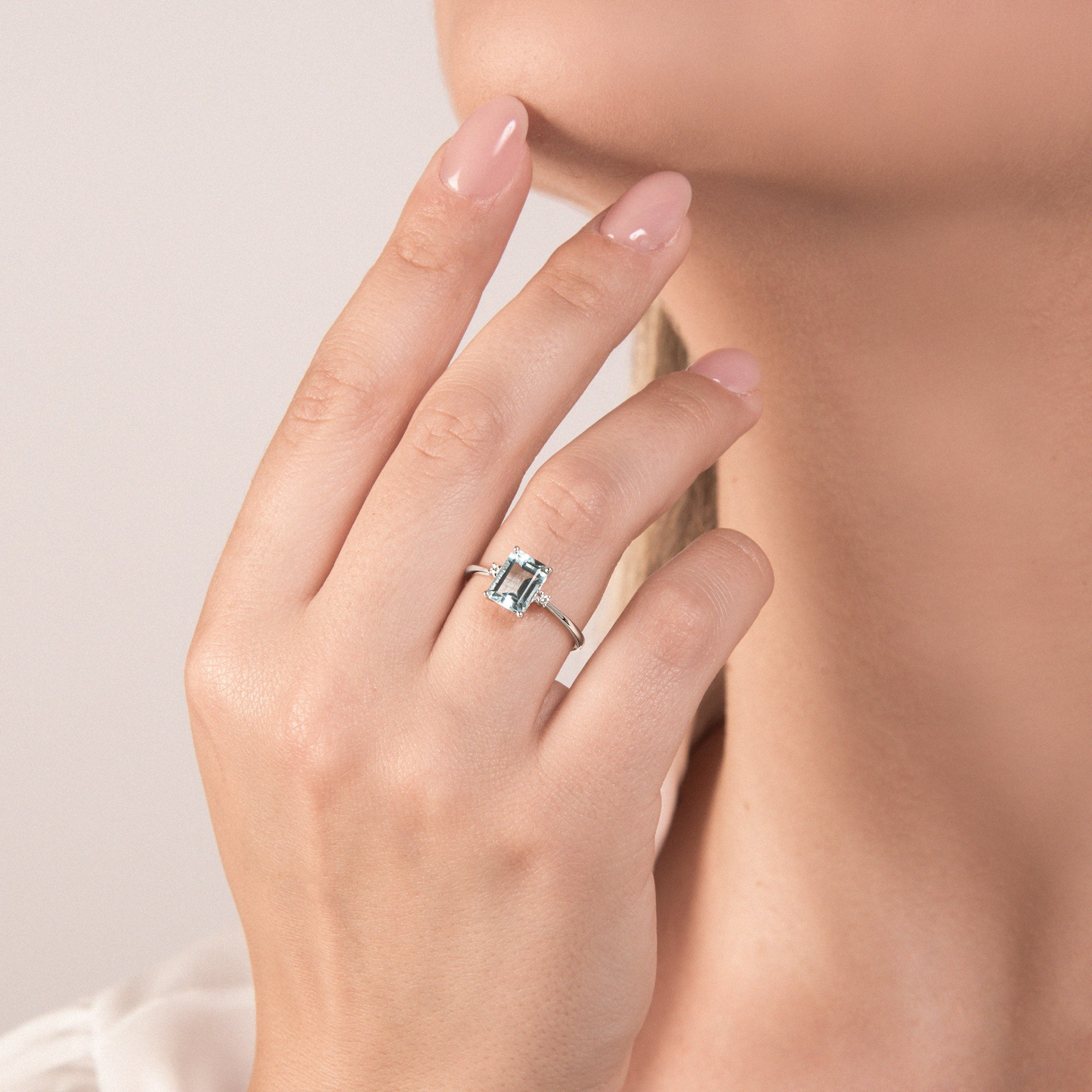 Anello Acquamarina e diamanti