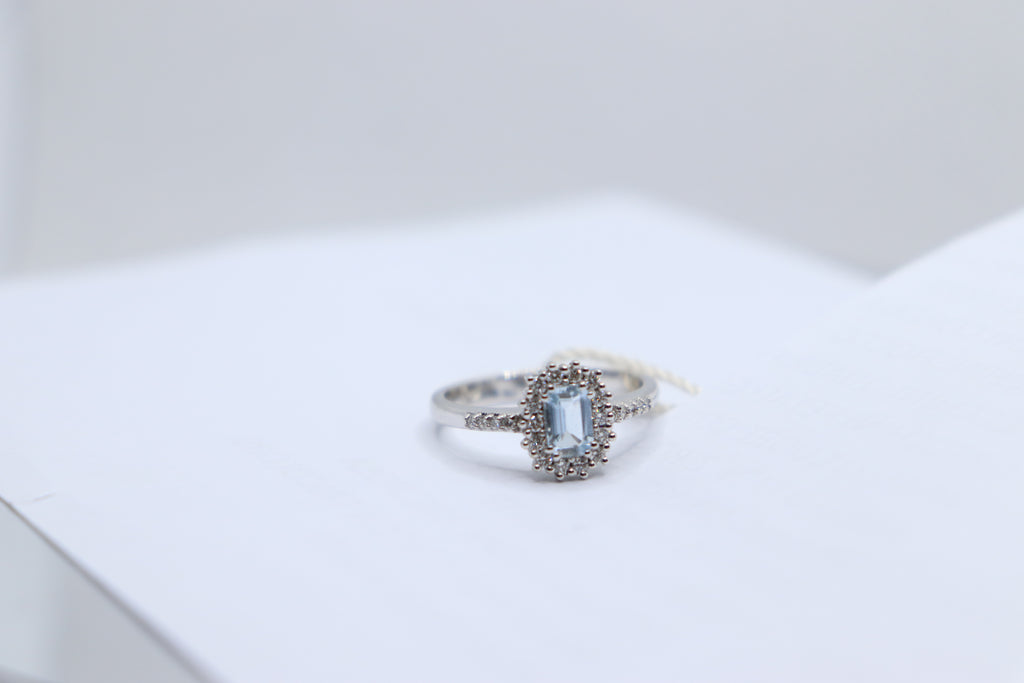 Anello con Acquamarina e Diamanti