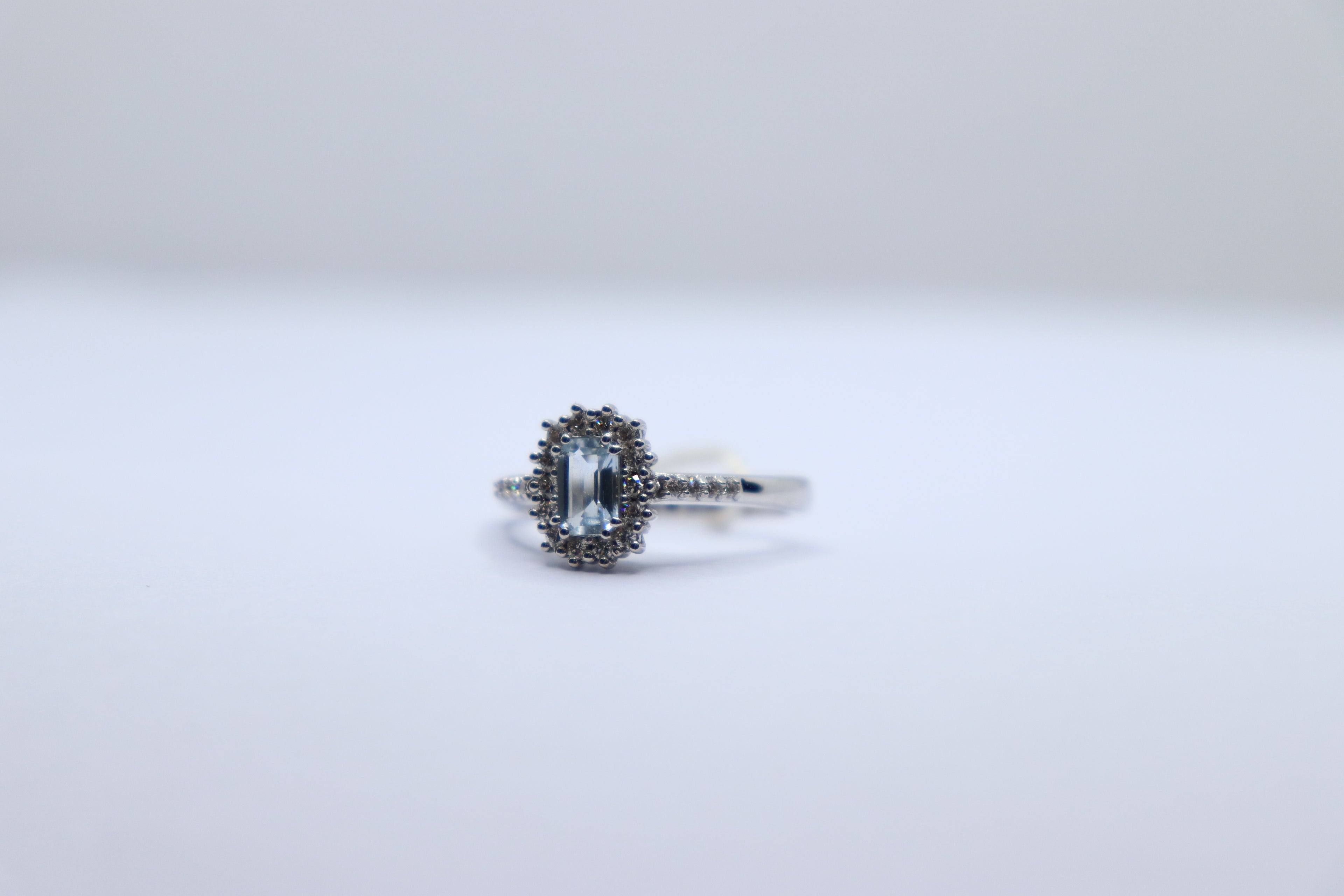 Anello con Acquamarina e Diamanti