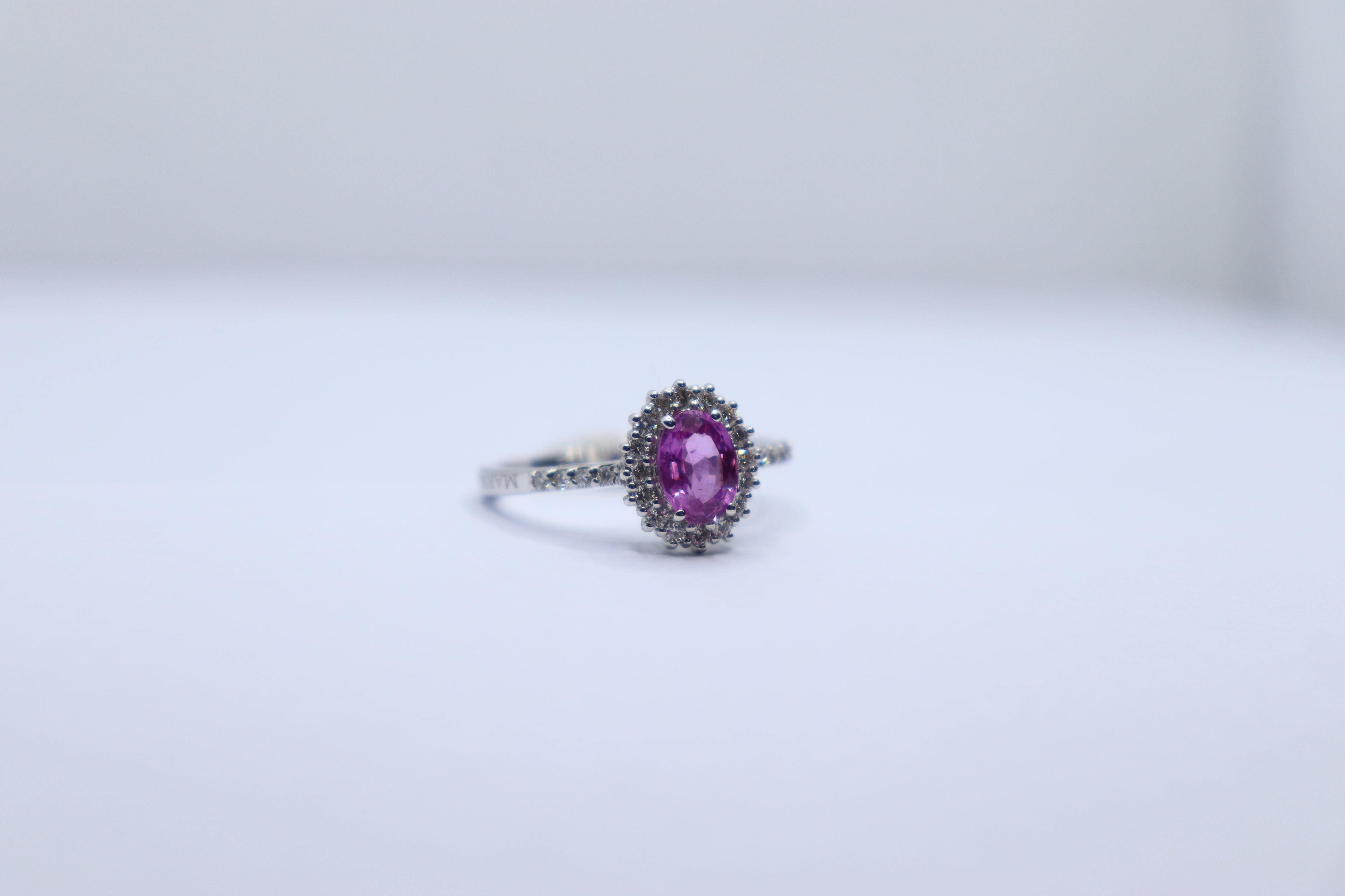 Anello con Zaffiro e Diamanti