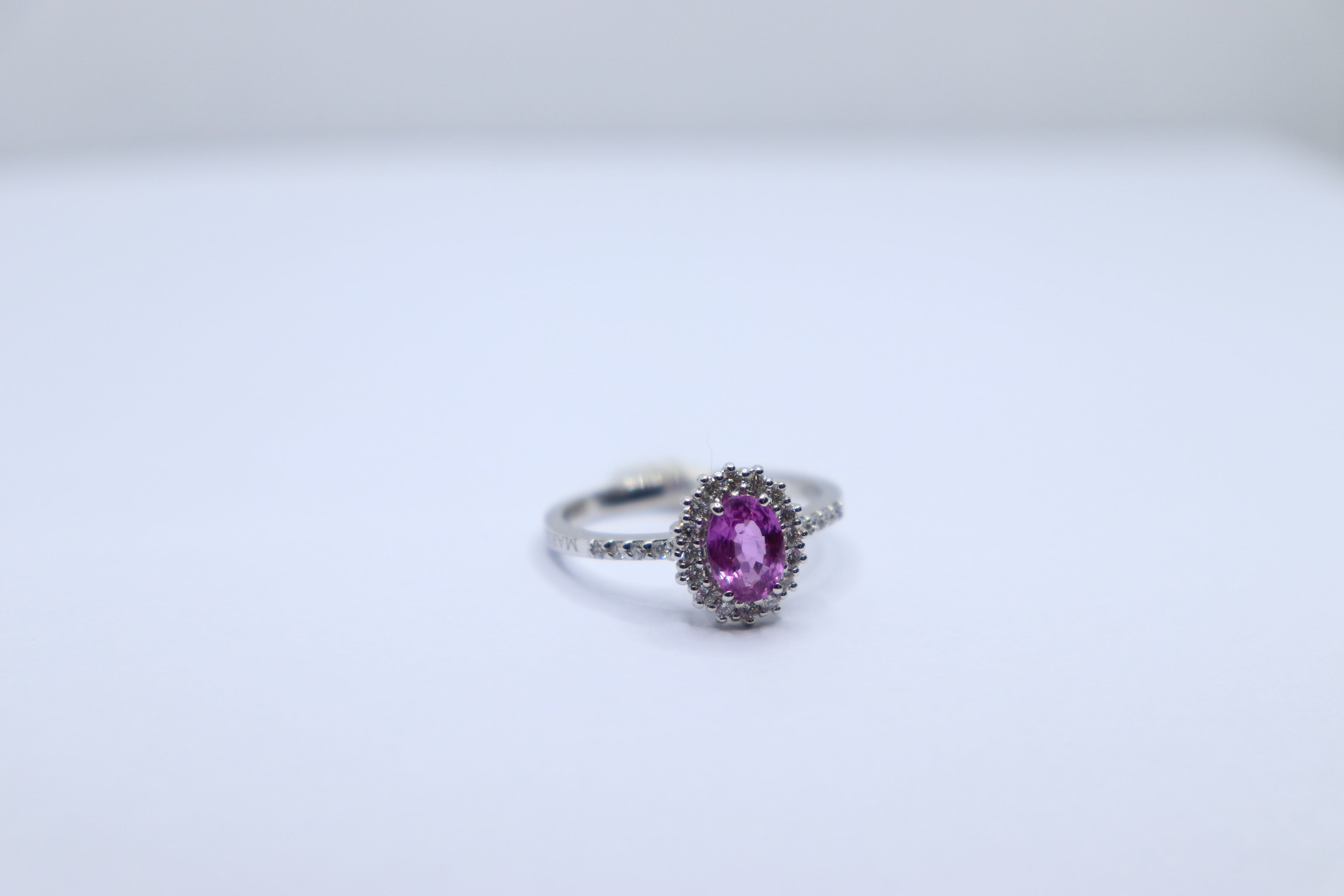 Anello con Zaffiro e Diamanti