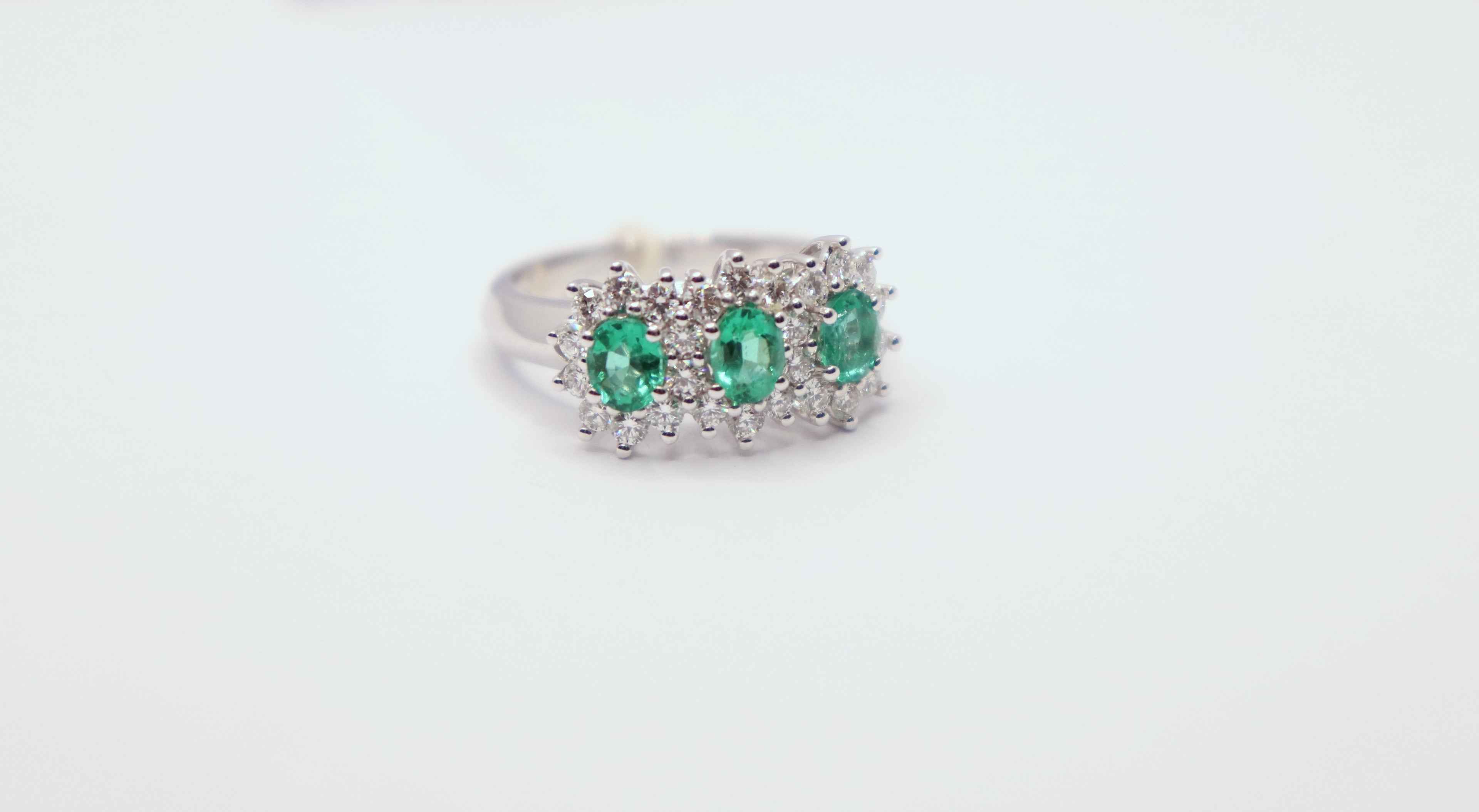 Anello con Smeraldo e Diamanti