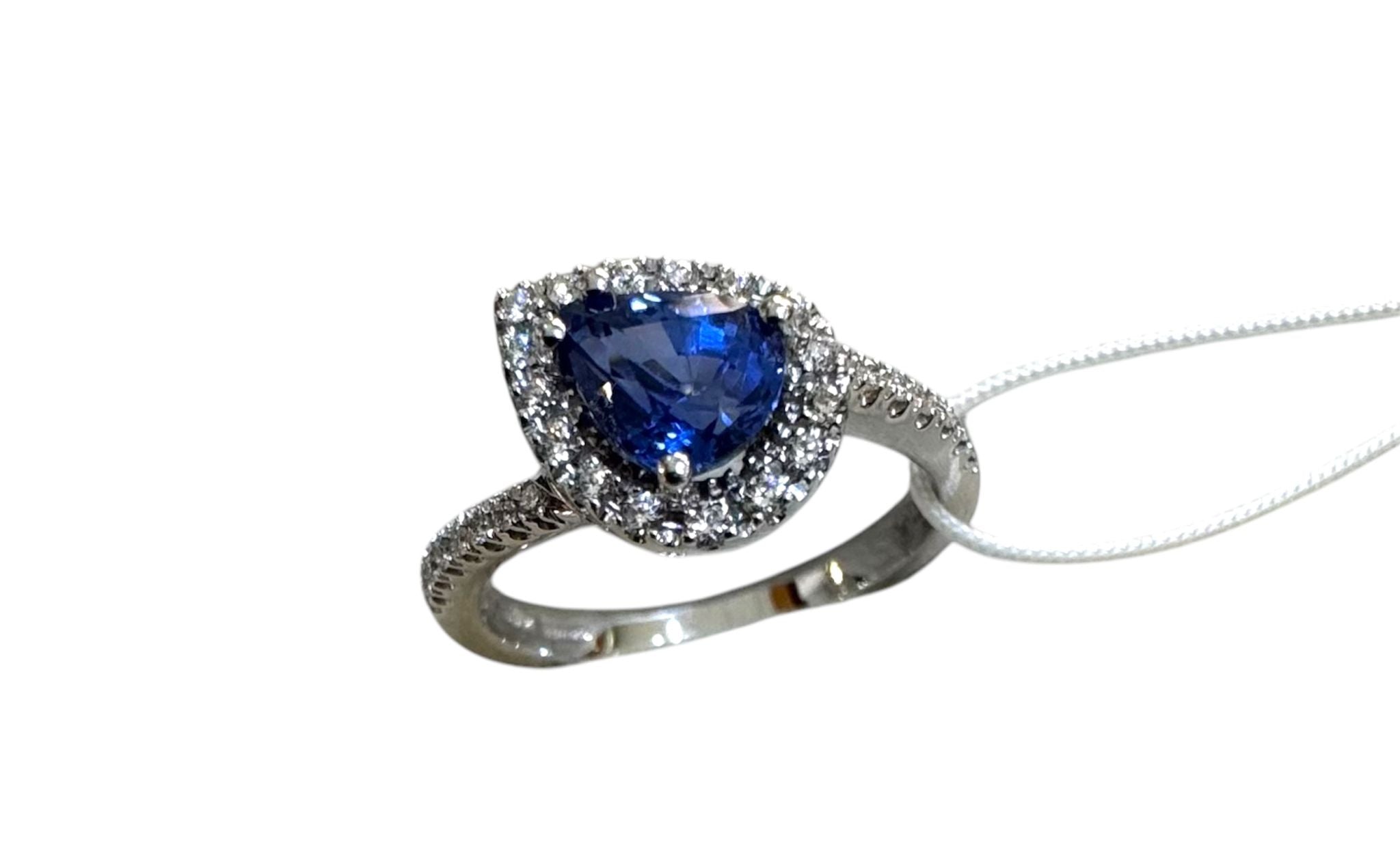 Anello con Zaffiro e Diamanti