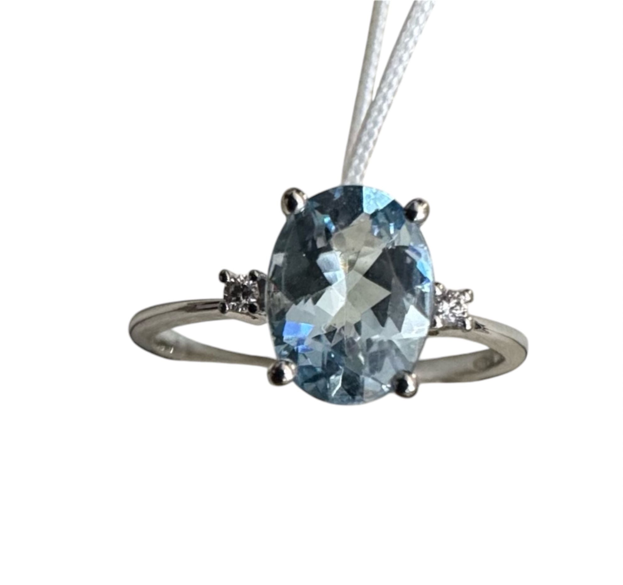 Anello con Acquamarina e diamanti