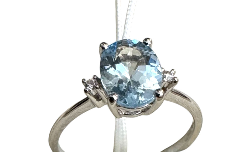 Anello con Acquamarina e diamanti