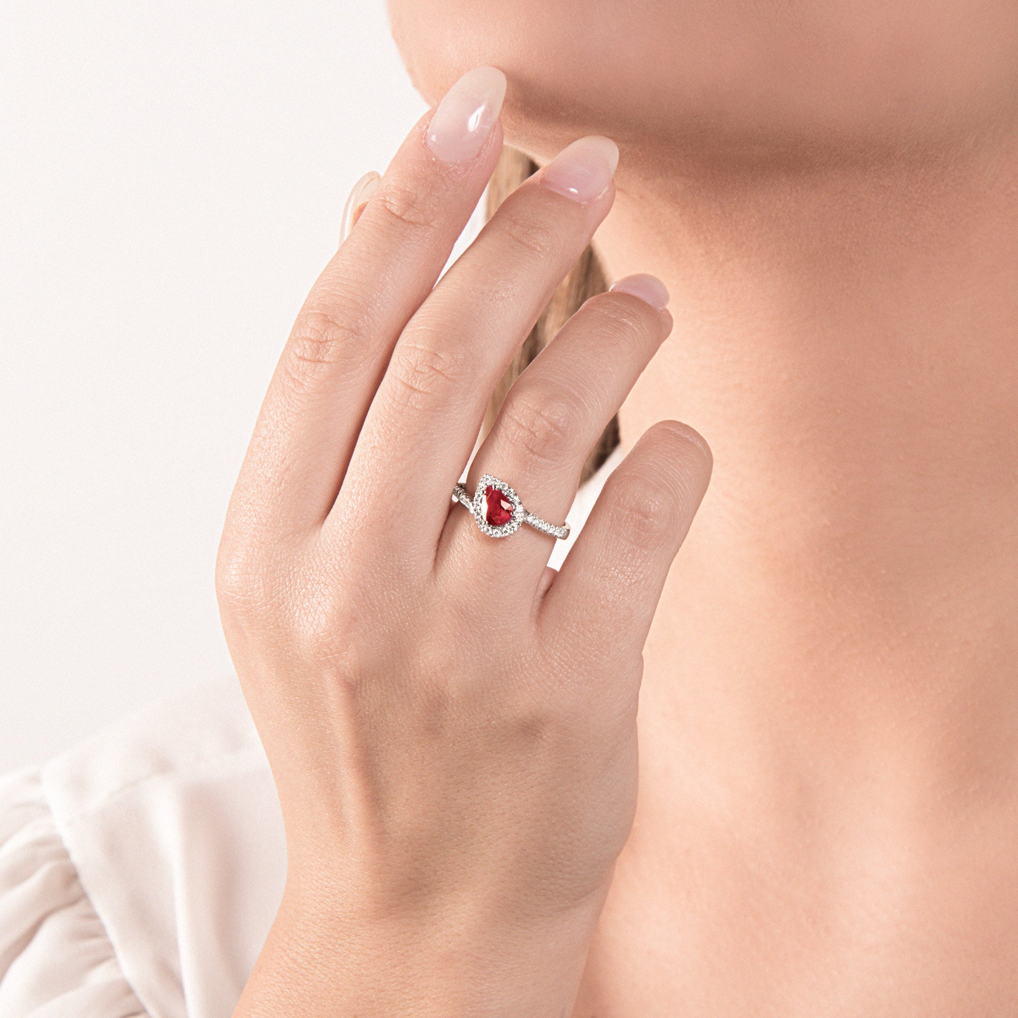 Anello Kate Goccia con Rubino e Diamanti